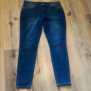 Judy Blue Jeans Womens 13/31 Medium Wash Skinny Flattering Fit